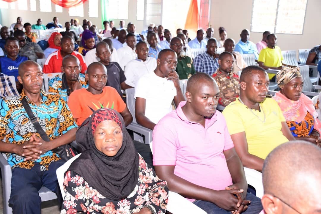 Parmi d'autres doléances ,la population de <a href="/MukazaC/">MUKAZA COMMUNE</a>  demande au @MinEACJSCBdi  d'accompagner les jeunes dans leurs activités culturelles et sportives,faciliter la participation dans différentes compétitions