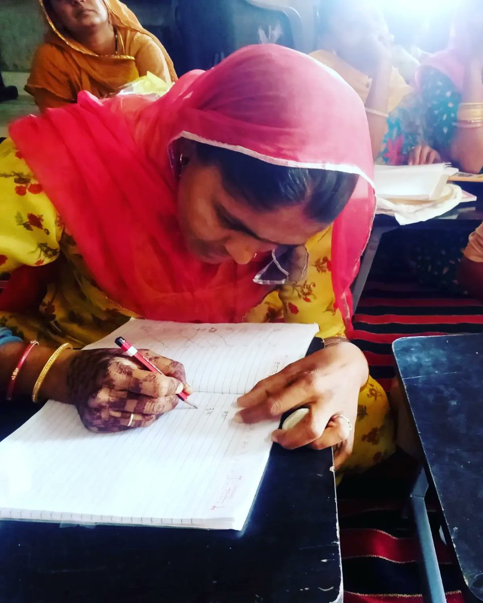 There is no age limit for learning! Participants at Sambhali are of a wide age range. 
Sharing a few pictures with you to fill your week with enthusiasm. 
Wishing you a beautiful week with lots of learning!
#sambhalitrust #womenempowement #womensemployment #womenentrepreneurship