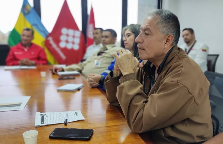#EsNoticia 🇻🇪🗞️

Vía: <a href="/pequivenjose/">Pequiven CPJAA</a>

Equipos técnicos y operativos, trabajan en mejorar sistema de canal de efluentes y tubería de descarga submarina, como parte de los procesos productivos que se adelantan desde el #CPJAA

#PDVSA
#SomosPuebloDigno

<a href="/NicolasMaduro/">Nicolás Maduro</a>
<a href="/TellecheaRuiz/">Rafael Tellechea</a>
