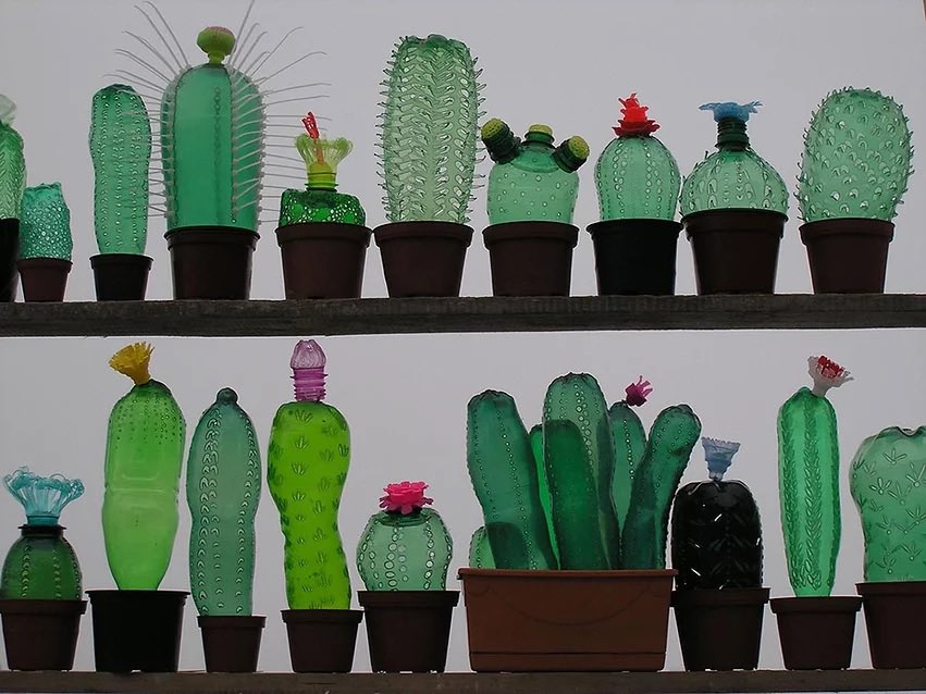 WaldenCEP's tweet image. Reciclado de botellas plásticas #ReciclajeCreativo.  He venido a este mundo no para hacer de él ante todo un lugar donde se viva bien, sino para vivir.