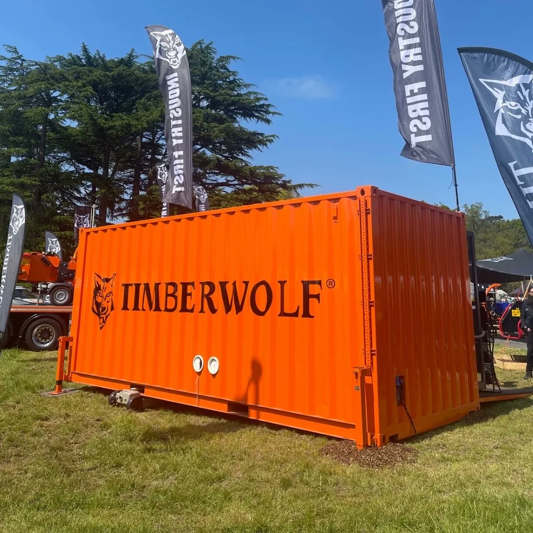 budgetcontainer's tweet photo. Spotted this very cool container on the @MyTimberwolf stand at the #arbshow at @WestonbirtArb this weekend. Very striking and a great place to talk sales! Not one of ours this time, just showing our appreciation! 

#containerspotting #containergeeks  #shippingcontainers https://t.co/O8hfOKhwo3