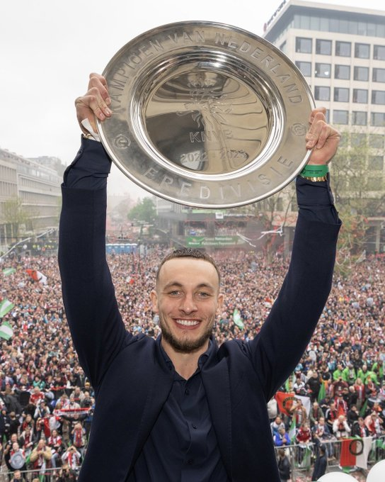 🥇 Şampiyon