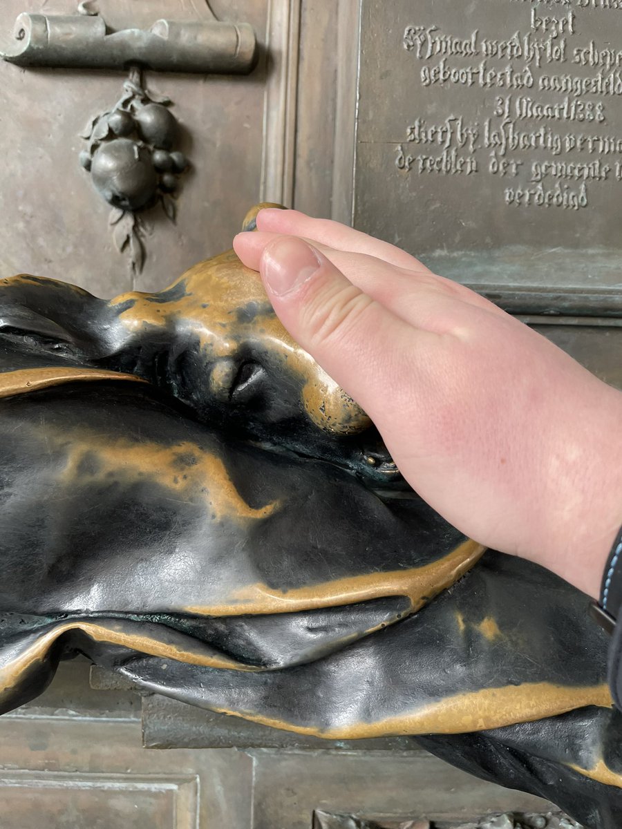 furryforthought's tweet photo. #dogstatues #canyoupetthedog found the goodest boys frozen in time.  What good #dogs https://t.co/P3f3NS69My