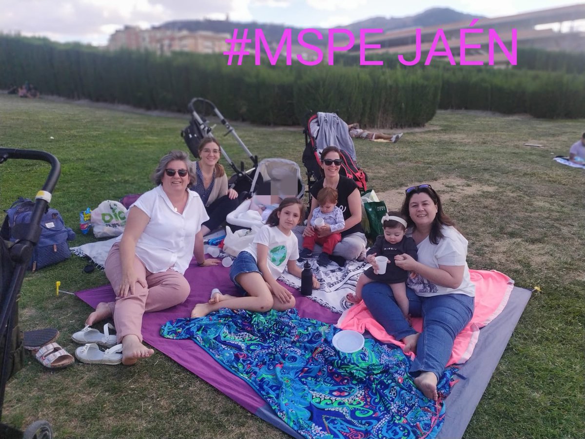 Ayer en #Jaen varias socias se reunieron para celebrar con un picnic el #DiadelasFamilias 
#Familiasquecuentan