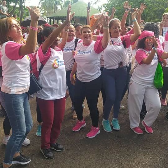 Twitera74's tweet photo. La jefa de la @SaIaBolivar
Lcda. Brizeida Quiñones, junto a un grupo número de Madres Docentes 👩‍🏫  el gobernador del Edo Bolívar  y la primera dama, realizaron Caminata 3K en honor a las Madres.
@NicolasMaduro
@_LaAvanzadora
@vicent_carvajal
@MPPEDUCACION
#SomosPuebloDigno https://t.co/yYgJAXOKUt