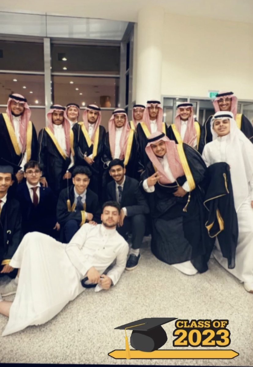 wejdan_AK's tweet image. الحمد لله حمدا كثيرا طيبا مباركا فيه😍
الف الف مبرووووك ياروح امك💙 @Abdullah5Alsaif 
الله يبلغني فيك وفي اخوانك اعلى المناصب والمراتب يارب 🤲🏻 
#class2023