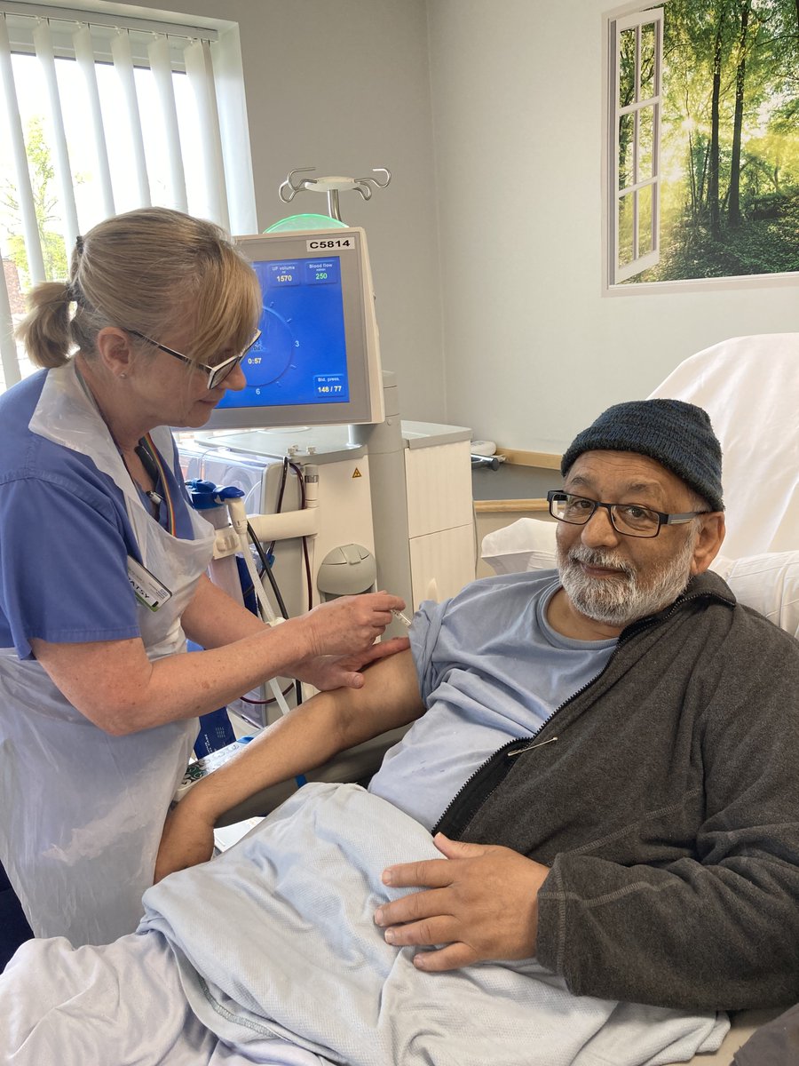 Our #hepatitisB vaccination programme for #Renal patients has commenced with all eligible patients to be offered the vaccine over the coming months. Our #Chorley patients were the first to receive theirs. For further information on the vaccine 👇👇 lancsteachinghospitals.nhs.uk/media/.leaflet…