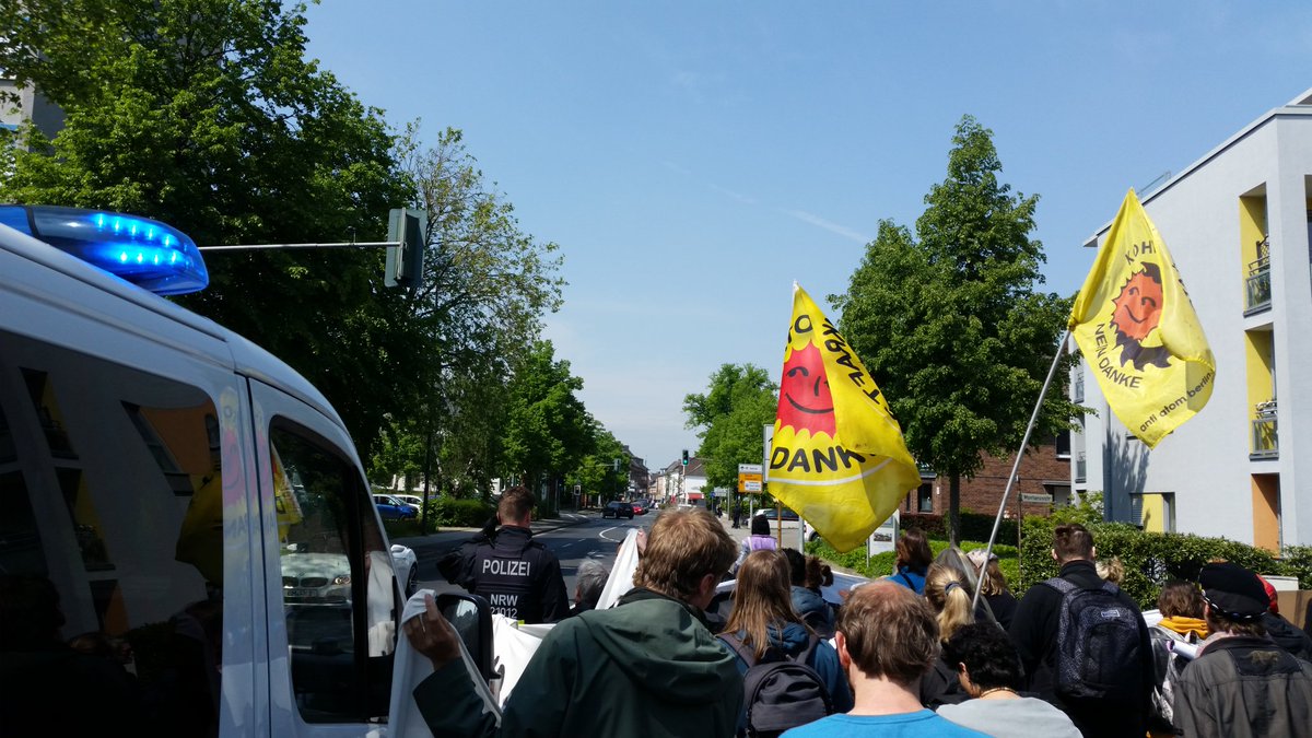 zucker_im's tweet image. Die Sponti läuft wieder, in Richtung Marktplatz.
#BlockNeurath