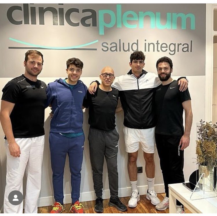 clinicaplenum's tweet photo. Los número 1 de pádel mundial en las mejores manos! 🫱🏽‍🫲🏾

Enhorabuena cracks! 🙌🏽🙌🏽🙌🏽🏆🎾
  
@Arturocoello__ @agustapiacarp 

#WPTVigoOpen https://t.co/xvphZ0BzaN