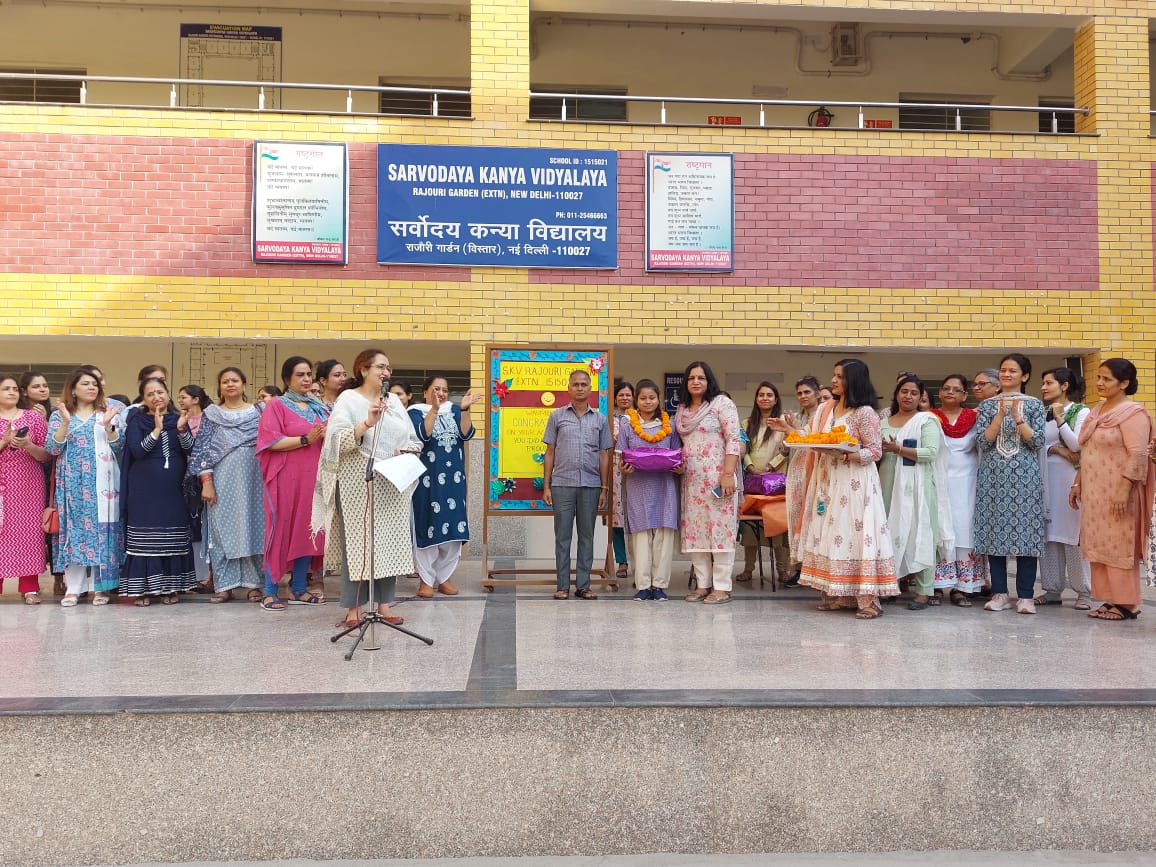 Fecilitation ceremony of class 10 and class 12 toppers.. A very good initiative by our respected HOS  mam Ms. Sunita Kumari.. <a href="/Dir_Education/">DIRECTORATE OF EDUCATION Delhi</a> <a href="/AtishiAAP/">Atishi</a> <a href="/SoniaMakheeja/">Sonia Makheeja</a> <a href="/tinavermalife/">Tina Verma</a>