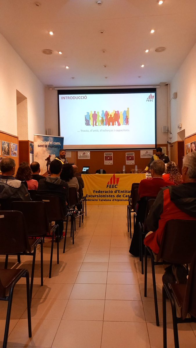 FEEC_cat's tweet photo. L’excursionime més familiar segueix dibuixant el camí.
La I Jornada d´Excursionisme Infantil, Juvenil i Familiar aplega a pràcticament una trentena de persones a #vilanovailageltrú @aetalaia
➕ INFO ➡️https://t.co/tAVh8jo6HF
#sentlamuntanya #sommuntanya #somexcursionisme https://t.co/3z2ILOnBPe