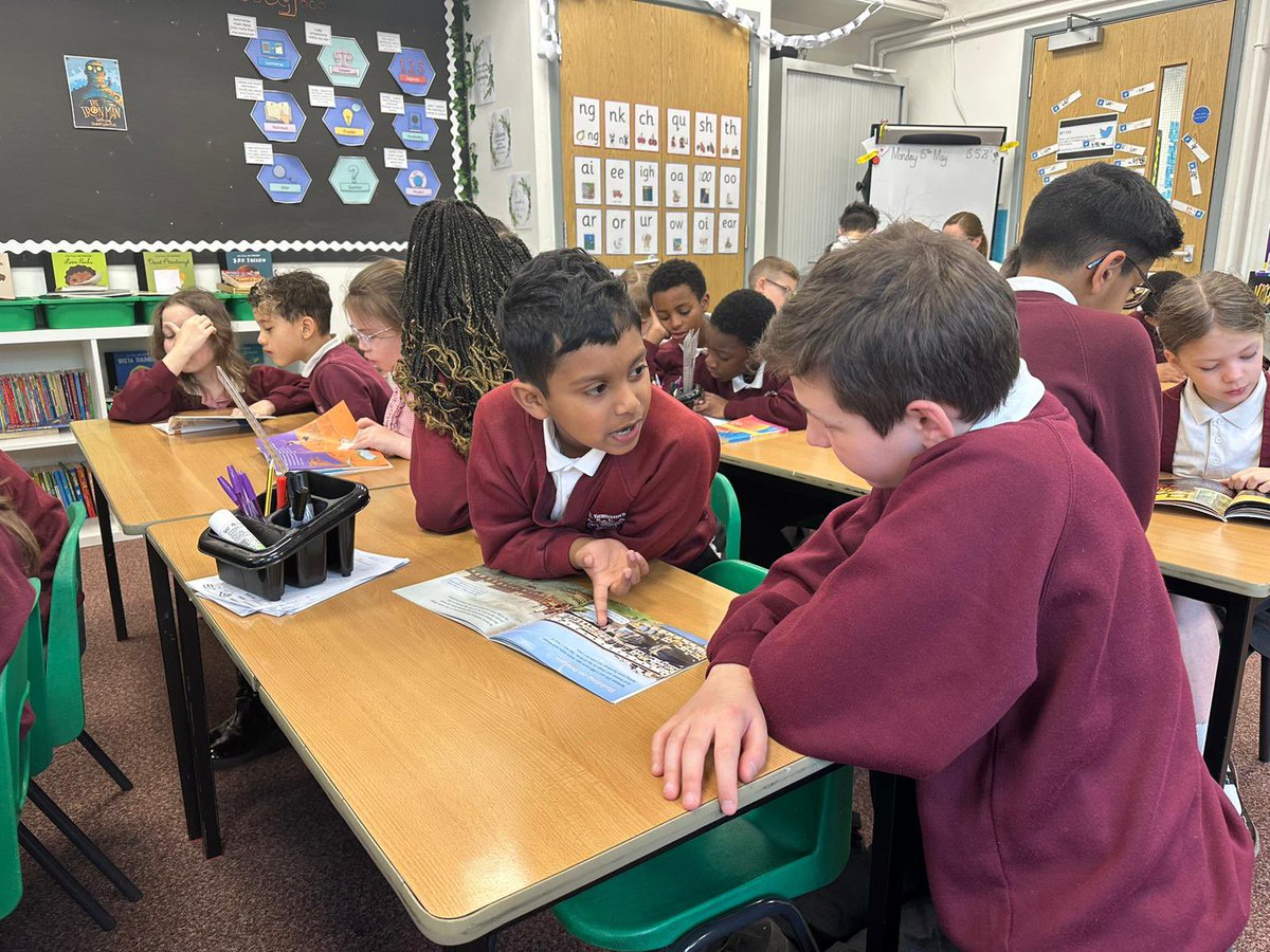 DunstansPrimary's tweet photo. Reading Buddies in full swing in Y3 today! Y6 have come to join Y3 to listen to them read every day 🤩 thank you Reading Buddies #PeerReading #ReadingForPleasure #WeLoveReading #WeAreAReadingSchool https://t.co/TNMx4n3UAJ