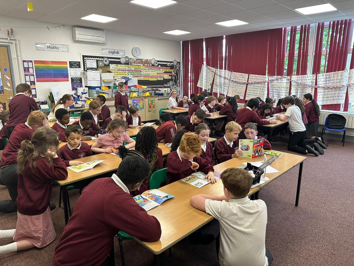 DunstansPrimary's tweet photo. Reading Buddies in full swing in Y3 today! Y6 have come to join Y3 to listen to them read every day 🤩 thank you Reading Buddies #PeerReading #ReadingForPleasure #WeLoveReading #WeAreAReadingSchool https://t.co/TNMx4n3UAJ