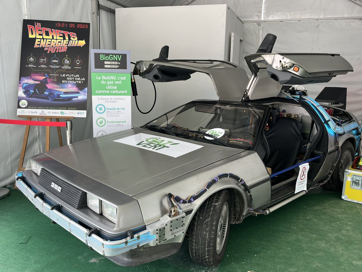 En direct du salon de l’agriculture de <a href="/NvelleAquitaine/">Nouvelle-Aquitaine</a> : faire rouler des véhicules à partir de biodéchets est désormais une réalité. La Région montre l’exemple en soutenant la production de #Biométhane, les stations et les cars au #BioGNV <a href="/al_rousset/">Alain Rousset</a> <a href="/GRDF/">GRDF</a> <a href="/chambagri33/">Chambre Agriculture 33</a>