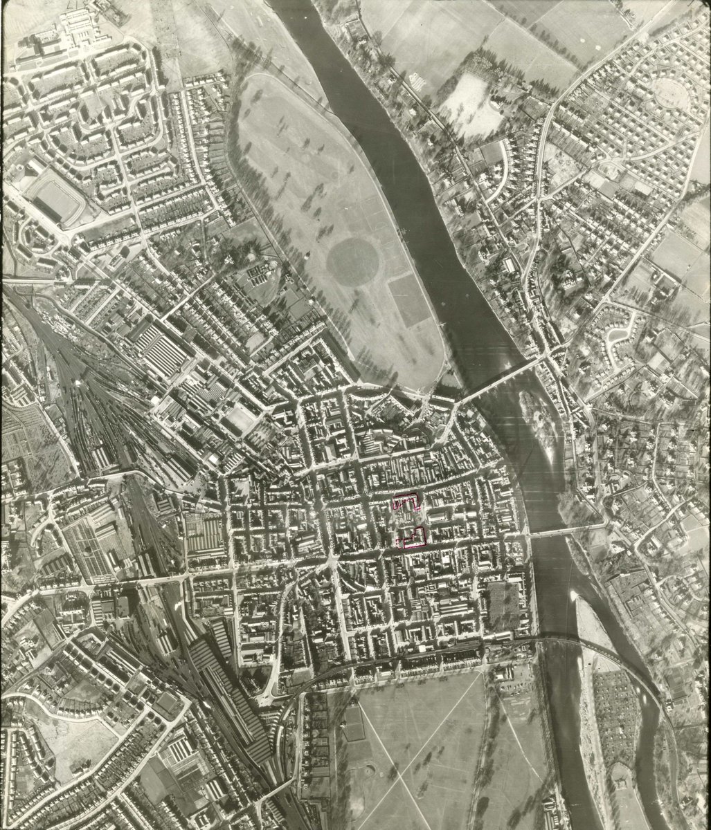 CPKArchives's tweet photo. Not so much an aerial view, but a bird's eye view of Perth from 1955! 👀 

📷 Local &amp; Family History, AK Bell Library

#ExploreYourArchive https://t.co/MPkqCyq1g9