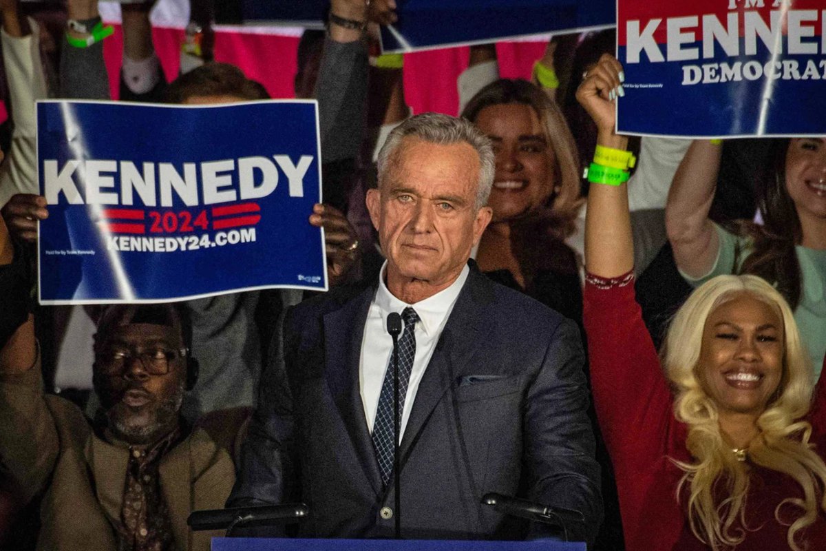 In today's #vatniksoup, I'll introduce an American conspiracy theorist, lawyer and politician, Robert Kennedy Jr. (@RobertKennedyJr). He's best-known for being the nephew of JFK, and for constantly promoting conspiratorial and false information.

1/25