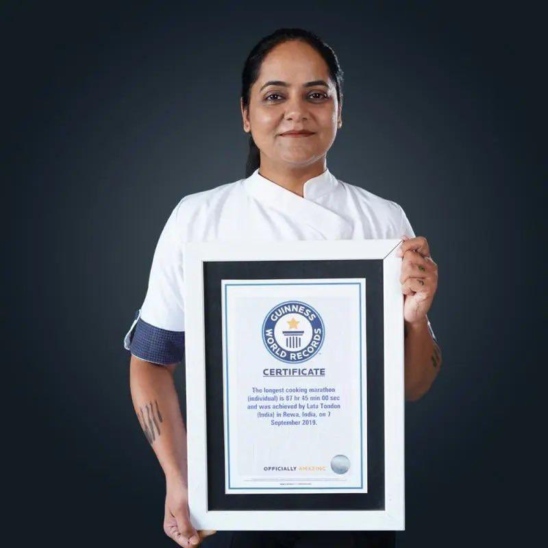 Miche_033's tweet photo. @kayzywizzzy @GWR Lata Tadon cooked all by herself without cheering that's cheating and she taking far too long already that's weird she must be tested for doping https://t.co/UhW3oLwG9x