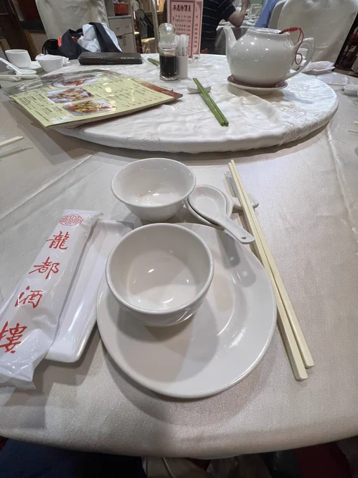 台湾の政府でなんかやってる方やらと飯 老舗らしい 北京ダック!