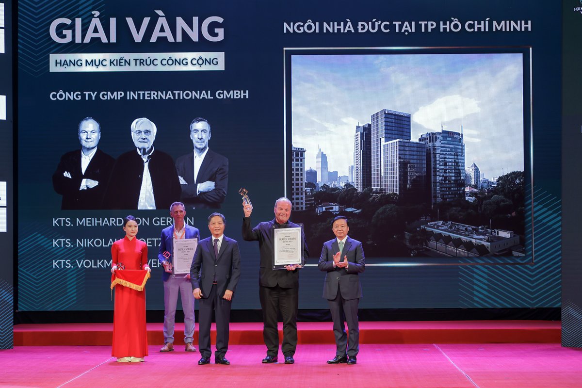 DH_HCMC tweet picture
