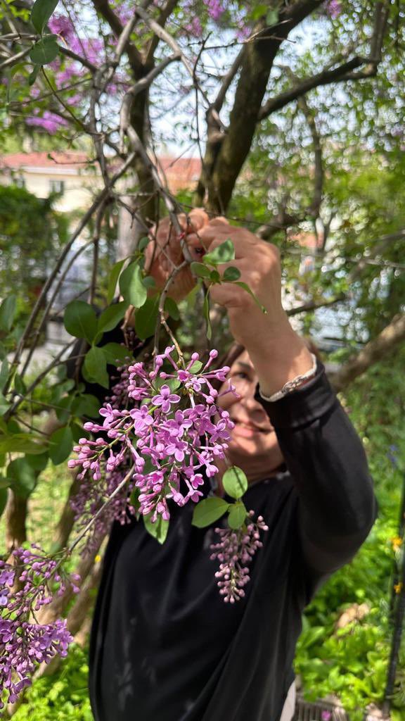 Ülkemiz için, halkımız için umudumuzu diri tutacağız, kadınlar ve çocuklarımız için başarmalıyız. 🇹🇷🌸