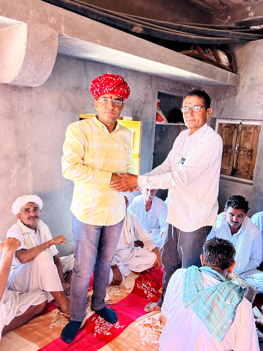 NarpatRajBarmer's tweet photo. गुड़ामालानी विधानसभा क्षेत्र के ग्राम पंचायत खडाली में श्री नारायण जी विश्नोई मांजू अध्यापक के परिवार में आयोजित वैवाहिक समारोह में शामिल हुआ। 
#Gudamalani #Khadali https://t.co/IKexiy1qBi