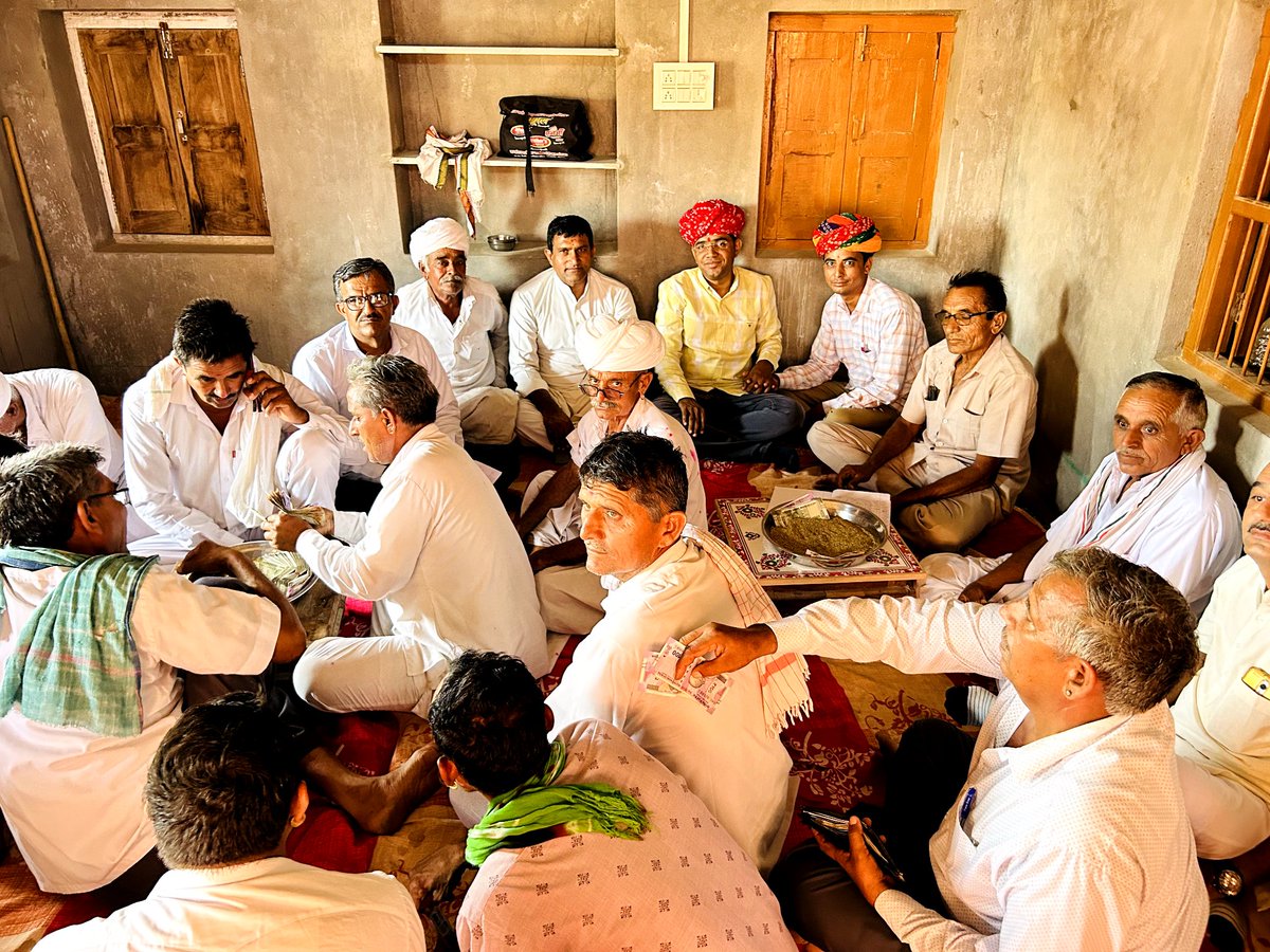 NarpatRajBarmer's tweet photo. गुड़ामालानी विधानसभा क्षेत्र के ग्राम पंचायत खडाली में श्री नारायण जी विश्नोई मांजू अध्यापक के परिवार में आयोजित वैवाहिक समारोह में शामिल हुआ। 
#Gudamalani #Khadali https://t.co/IKexiy1qBi