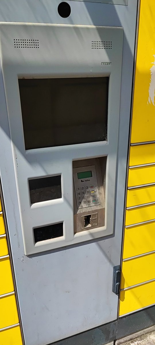 MaxWeishaupl's tweet photo. @DHLPaket    die Packstation 127. Durlacher Allee 111.  76137 Karlsruhe ist seid paar Tagen komplett abgeschaltet.   Was ist da los? https://t.co/wcxmnIuurF