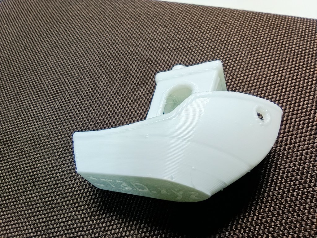 maybay747's tweet photo. 会社の #Ender7 で #ナナゴーベンチー 完走。

PLA 205℃
ノズル径0.4mm
積層ピッチ0.2mm
240mm/s 
アウトライン50%減速

この子ではあまり小さなものは作らないんですけど、うーん品質いまいち😅、ちょっとメンテしなきゃかな？
お腹すいたので帰ろっと。 https://t.co/2uHeWhc5J1