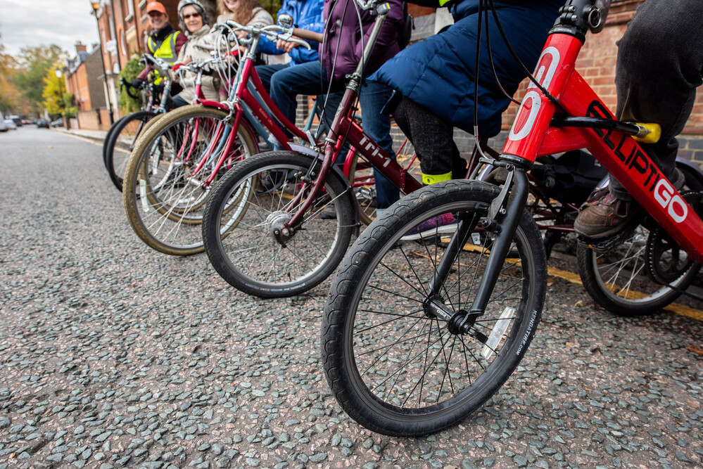 RBKC's tweet image. We know there is a lot of strong views on cycle lanes. We’re consulting on two painted lanes in Kensington High Street and Fulham Road. To add your voice, complete our consultation survey before Monday 26 June.

consult.rbkc.gov.uk/communities/ad…