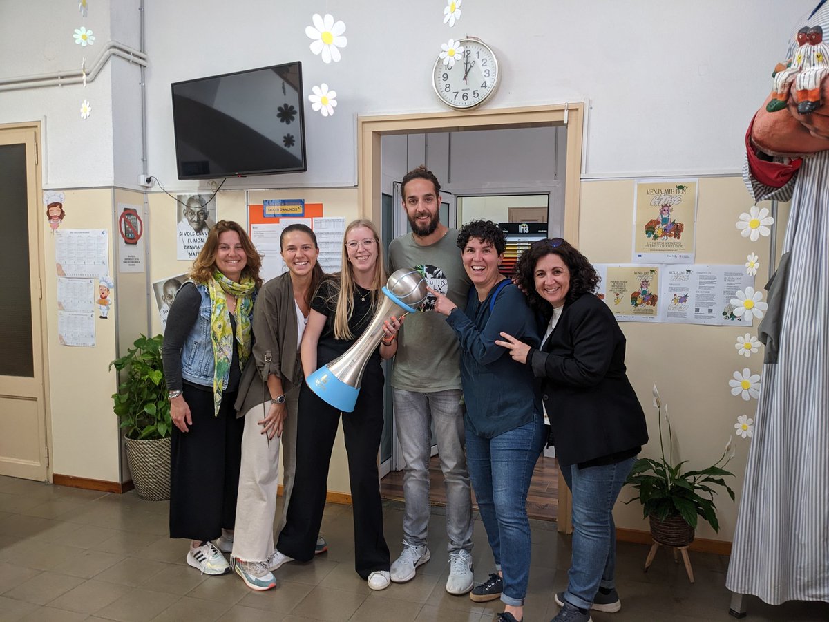 Al cole estem de celebració, el super capi <a href="/naxo10_av/">Naxo</a> ens ha portat la copa!! Enhorabona campions! 
<a href="/uemataro/">U.E. Mataró</a>
