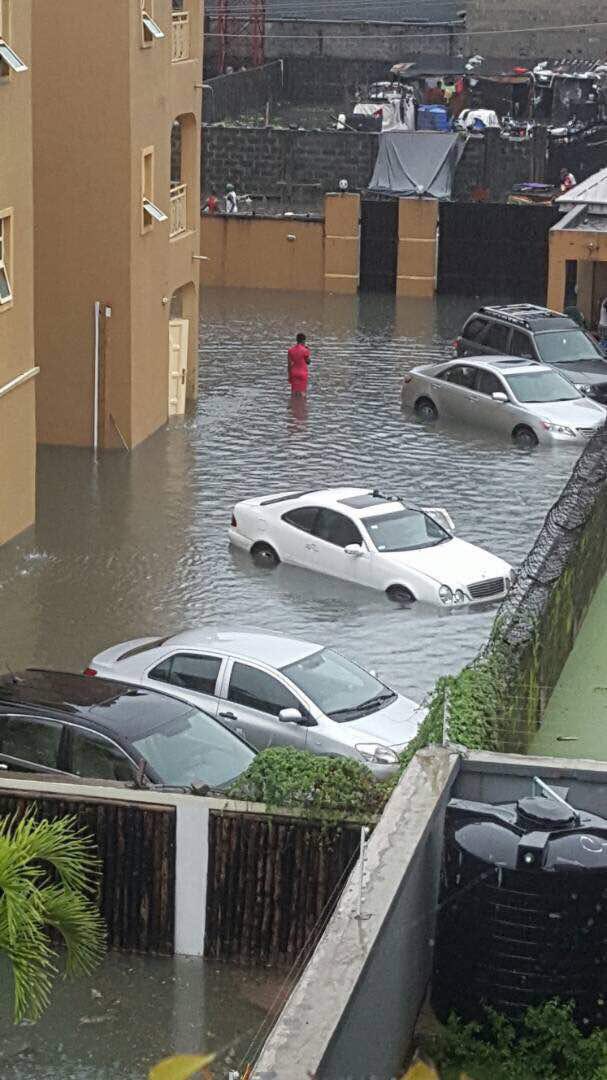 MotoringNigeria's tweet photo. The rainy season is in full gear and it comes with floods which are notorious for causing engine damage, dancing power steering, car breakdowns and accidents.

Here are 6 things you should do to prevent yourself from getting stranded this season.

Thread ⬇️ https://t.co/MfoQT4qpf1