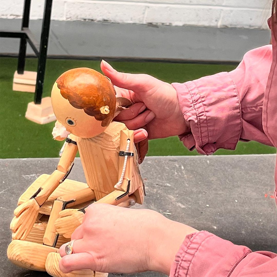 meitheal_arts's tweet image. Last week, we were thrilled to hold a #Meitheal day in Branar HQ!
This was an opportunity for artists and producers taking part in Meitheal to come together in Branar HQ. Here is one of the workshops from the day, a puppet workshop with Marc Mac Lochlainn and Bjarne Sandborg.