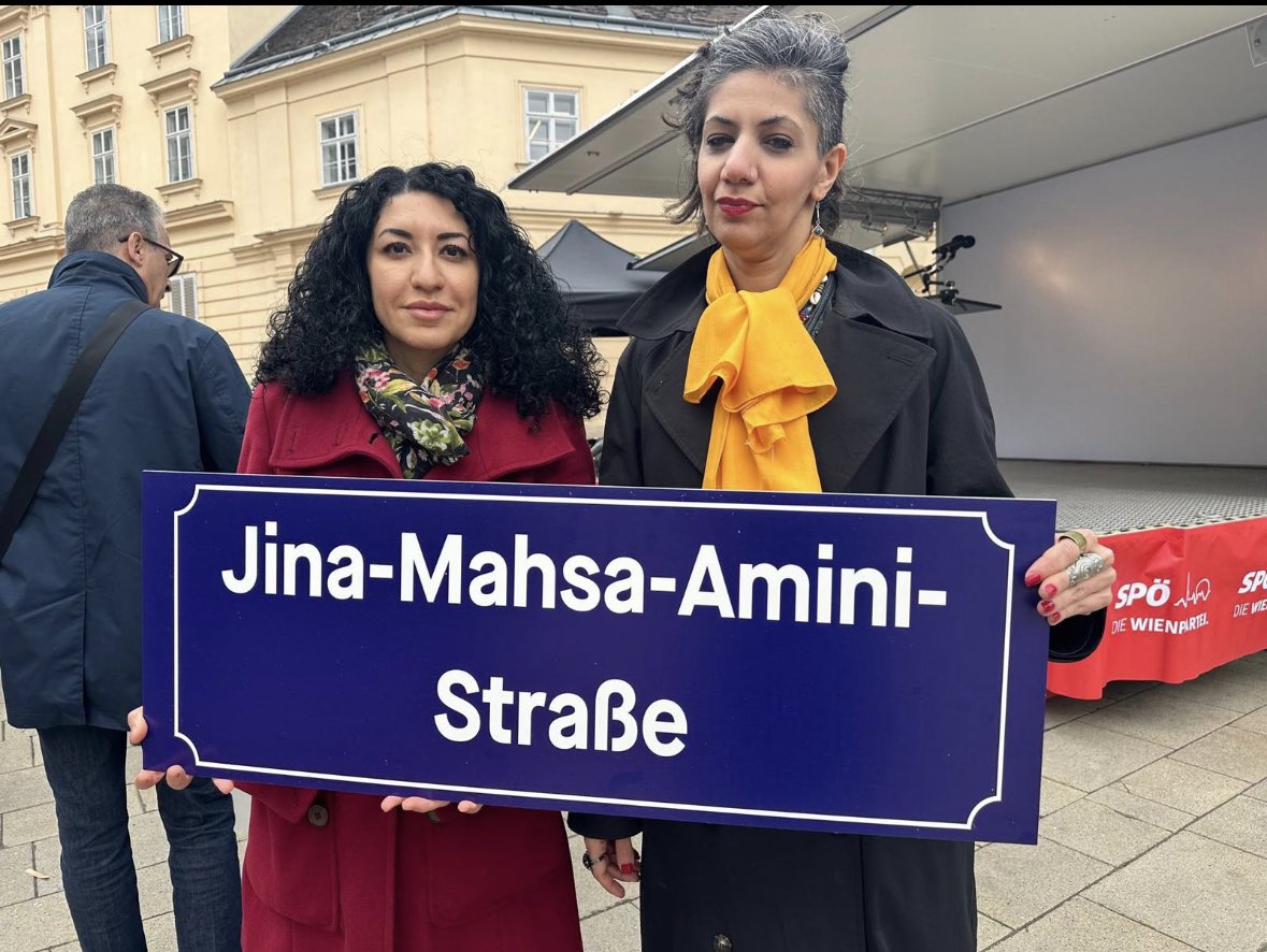 Zu Ehren der Frauen-Leben-Freiheit -Bewegung und der neuen #IRRevolution wird die Stadt Wien zum ersten Mal offiziell eine Straße nach Jina-Mahsa-Amini benennen. Dies wird bei der nächsten Stadtratssitzung vorgestellt.
#FrauenLebenFreiheit #Mahsa_Amini