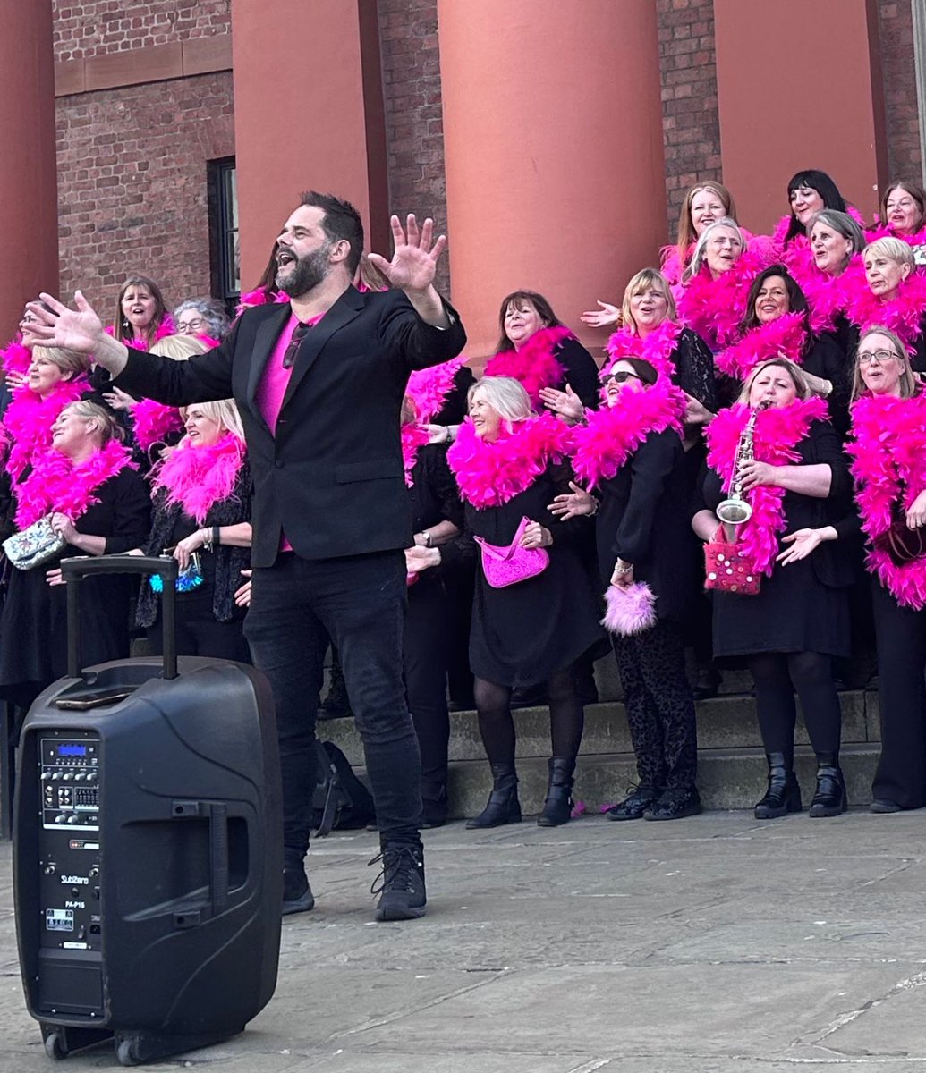 mattbakerMD's tweet photo. @lucymitv @GranadaReports I was in Liverpool several times with @HandbagHarmony and @MarysProud - the atmosphere was incredible and the welcome was wonderful. Liverpool and Eurovision were a marriage made in heaven https://t.co/ucev2lmS14