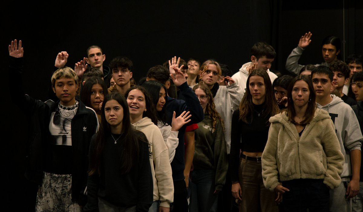 🙌 'La ciutat és nostra'!

🎭 Aquest és el títol de la peça que @lacarlarovira està preparant amb l'alumnat de @iesbarribesos, @ampa_ijmzafra, @inspuigvert, @Institutjoncar i @ins_montjuic dins del programa #EscenaPilot.

🤩 Demà en veurem el resultat! 

teatrelliure.com/ca/espailliure…