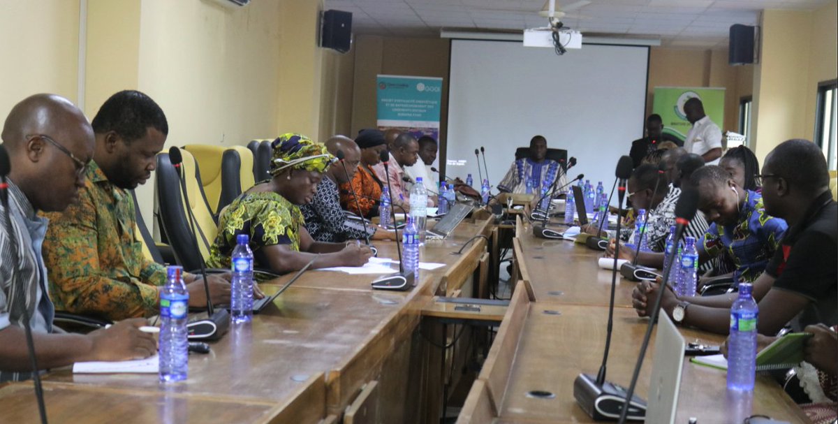 GggiBurkinafaso's tweet photo. #HappeningNow the review & validation of the draft inter-ministerial order on the classification & energy efficiency requirements for household appliances. The adoption of energy labelling ➡️ less co2 emissions & energy consumption #UEMOA #IFDD @gggi_hq #CleanCoolingCollaborative https://t.co/4skF9M2z3I