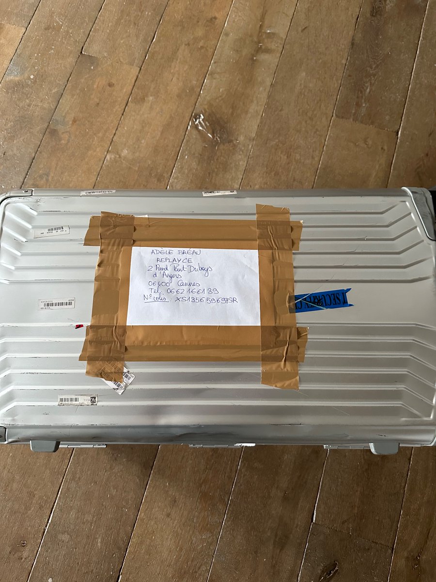 Bonjour <a href="/Chronopost/">Chronopost</a> <a href="/GroupeSNCF/">Groupe SNCF</a> <a href="/SNCFReseau/">SNCF Réseau</a> @sncfvoyageurs qui ne « savez pas » où est la valise que je vous ai confiée il y a 3 jours via le « service bagage » livrés en 24h qui s’adresse majoritairement aux personnes âgées et handicapées. Voilà la photo de ma valise.