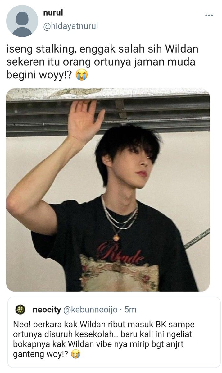 #KKJ waktu jaman papa muda 
— Doyoung ft 00l Nct dream few
from brother is a bodyguard au