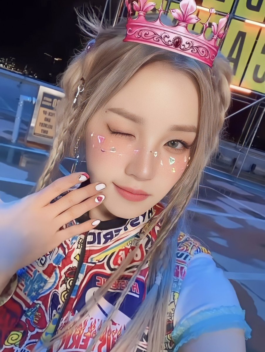 hourly yuqi tweet media