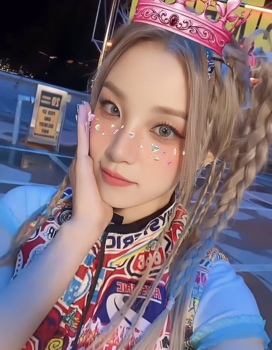 hourly yuqi tweet media