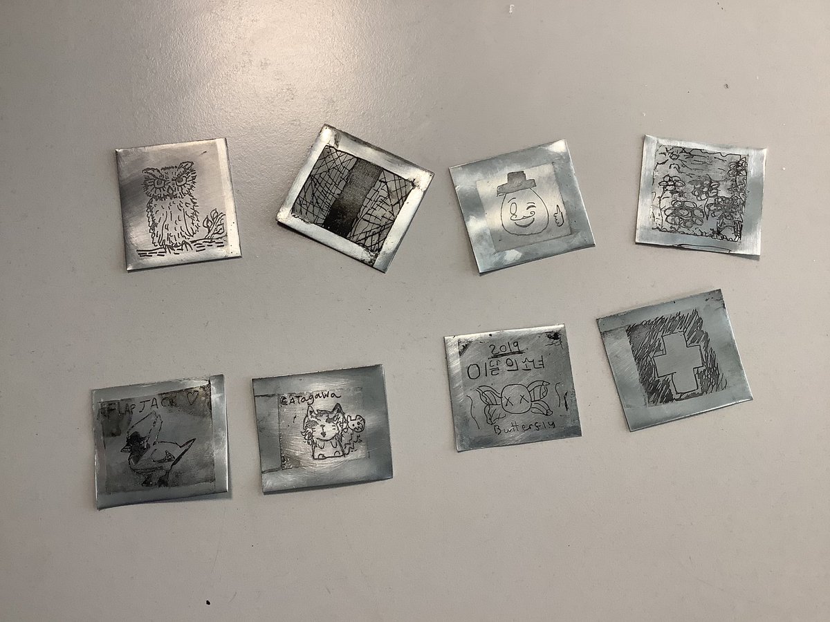 S1 trying out chemical etching as part of the @BraesHigh STEAM day with some fantastic designs. #bepartofit #braesSTEAM #BraesCreativity #rrsa @SSERCchemistry