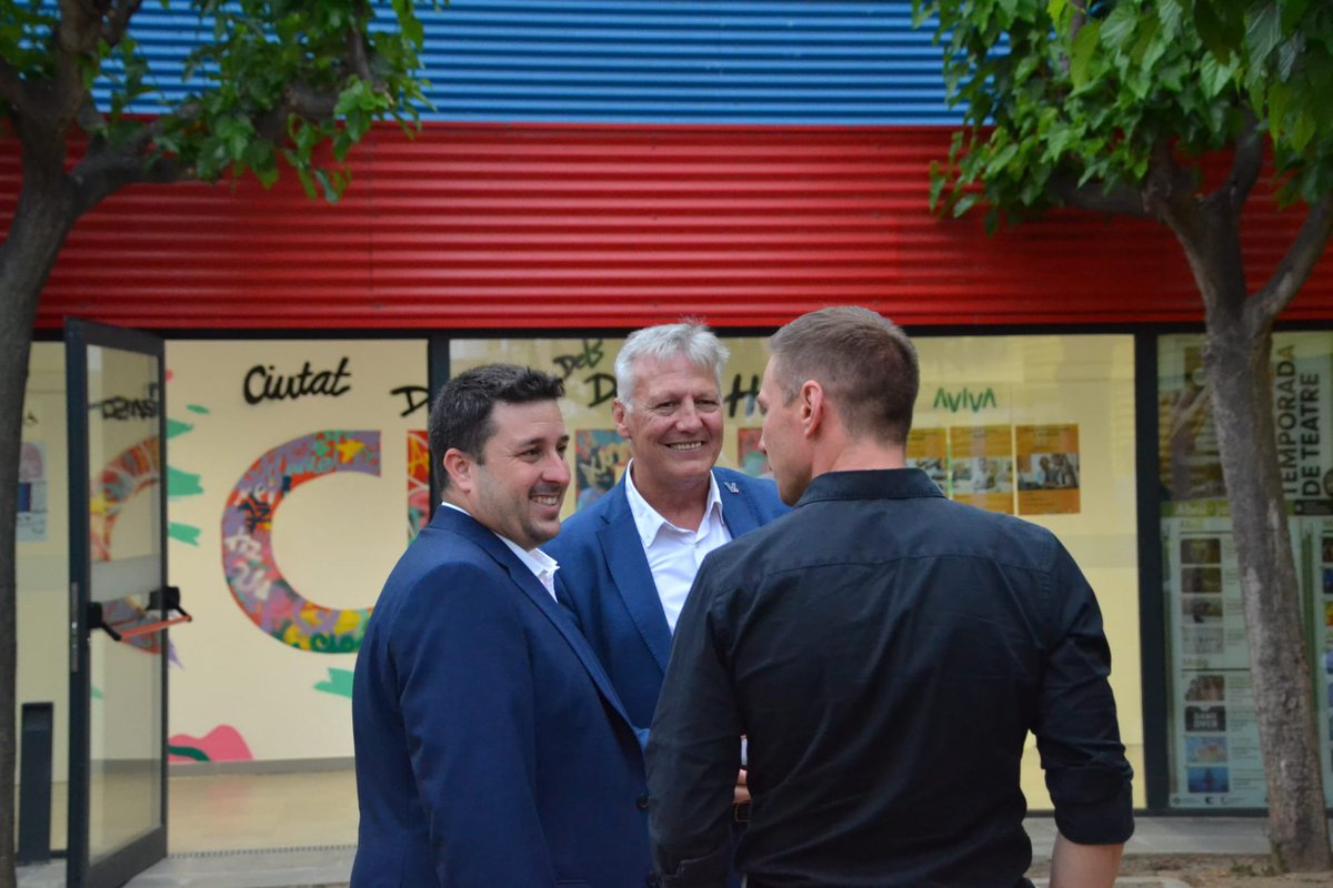 javiercanderod's tweet photo. Momentos entrañables e ilusionantes… en @Valents_cast hacemos las cosas diferentes…

Y es que otra forma de hacer política existe y se llama @valents_cat!. 

@GironaJean @juanarza @YerayMellado @MiguelMV1984 @nueva_tapia @AmpudiaQuiles @roma_bach @SoniaGa74395890 @CaRmEn_RcDbA https://t.co/rwjBK0K4gu