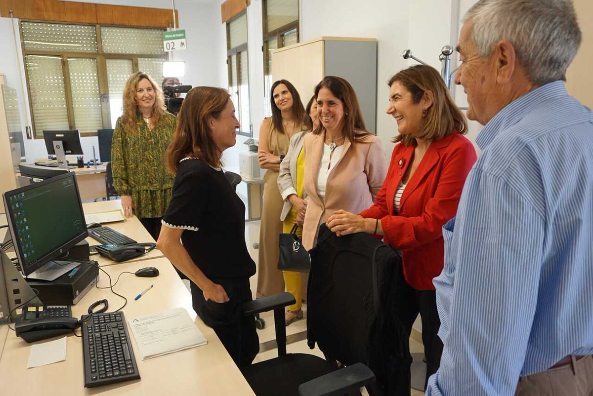 EmpleoJunta's tweet photo. #RocíoBlanco conoce la oficina del SAE de Priego de Córdoba tras obras de mejora
Atiende a más de 2.740 demandantes de empleo y pronto se sumará al nuevo modelo de gestión integral que transformará al @SAEmpleo en una Administración #DataLead
👉Más info: https://t.co/lpRiJlYHZh https://t.co/LHNelKoZyL