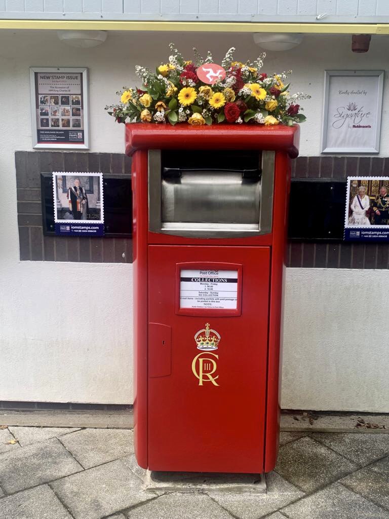 Friends from the Isle of Man sent me this photo of the new Charles III postbox there! #postboxsaturday