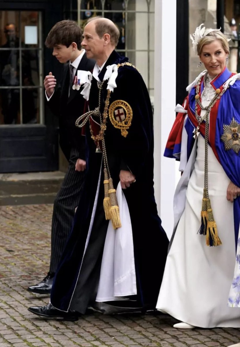 🎩Laird of the Manor🎩 on Twitter "As the younger issue and sole male