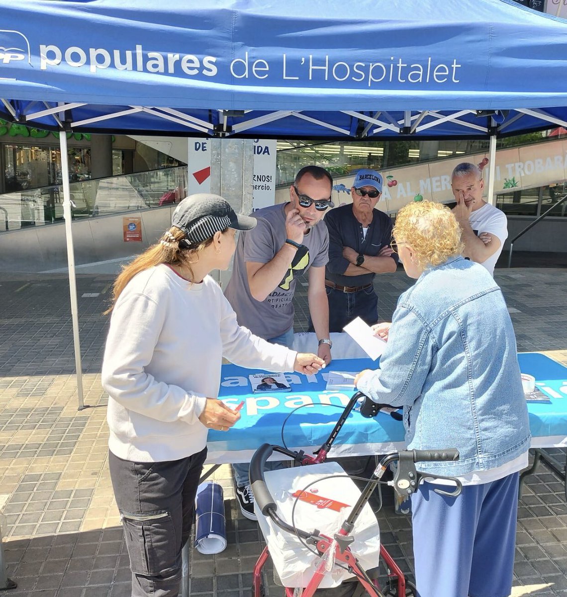 Una mañana más en el barrio de La Florida! Ciudadanos se acercan a nuestra carpa quejándose de la inseguridad, la falta de limpieza, la ausencia de la policía local… la sensación de abandono es generalizada entre los vecinos.
#estoenmayotienequecambiar