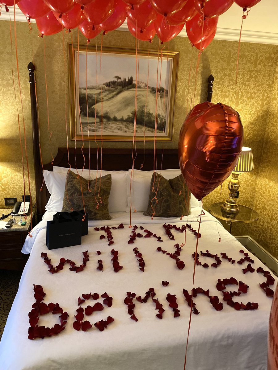 BalloonMaven's tweet photo. Romantic hotel setup. ♥️🎈 https://t.co/GzQjZqOrVT