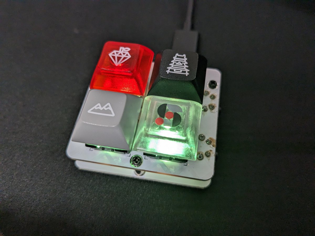 ohakutsu's tweet image. できた！
LEDのはんだ付け難しかった...
#RubyKaigi2023 #rubykaigi