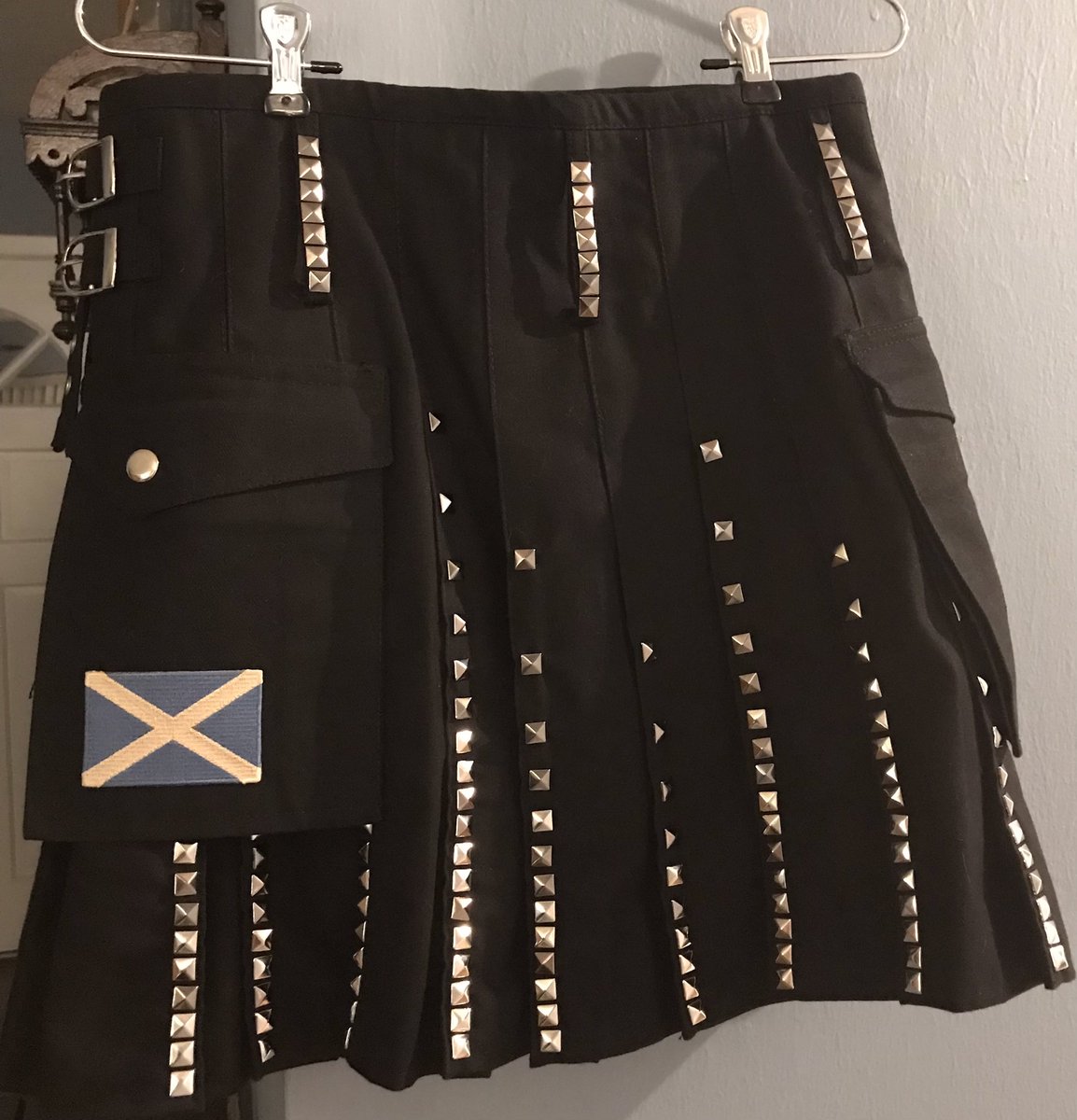 sarkatsha's tweet photo. Hey twitter void. Battle kilt is “wearably done” as of this weekend, but it’ll never be finished. #battlekilt #kilt #utilitykilt #utilitykiltmod #kiltmod #highlandwearafterdark #kiltsrock https://t.co/PDVBfzpxKr