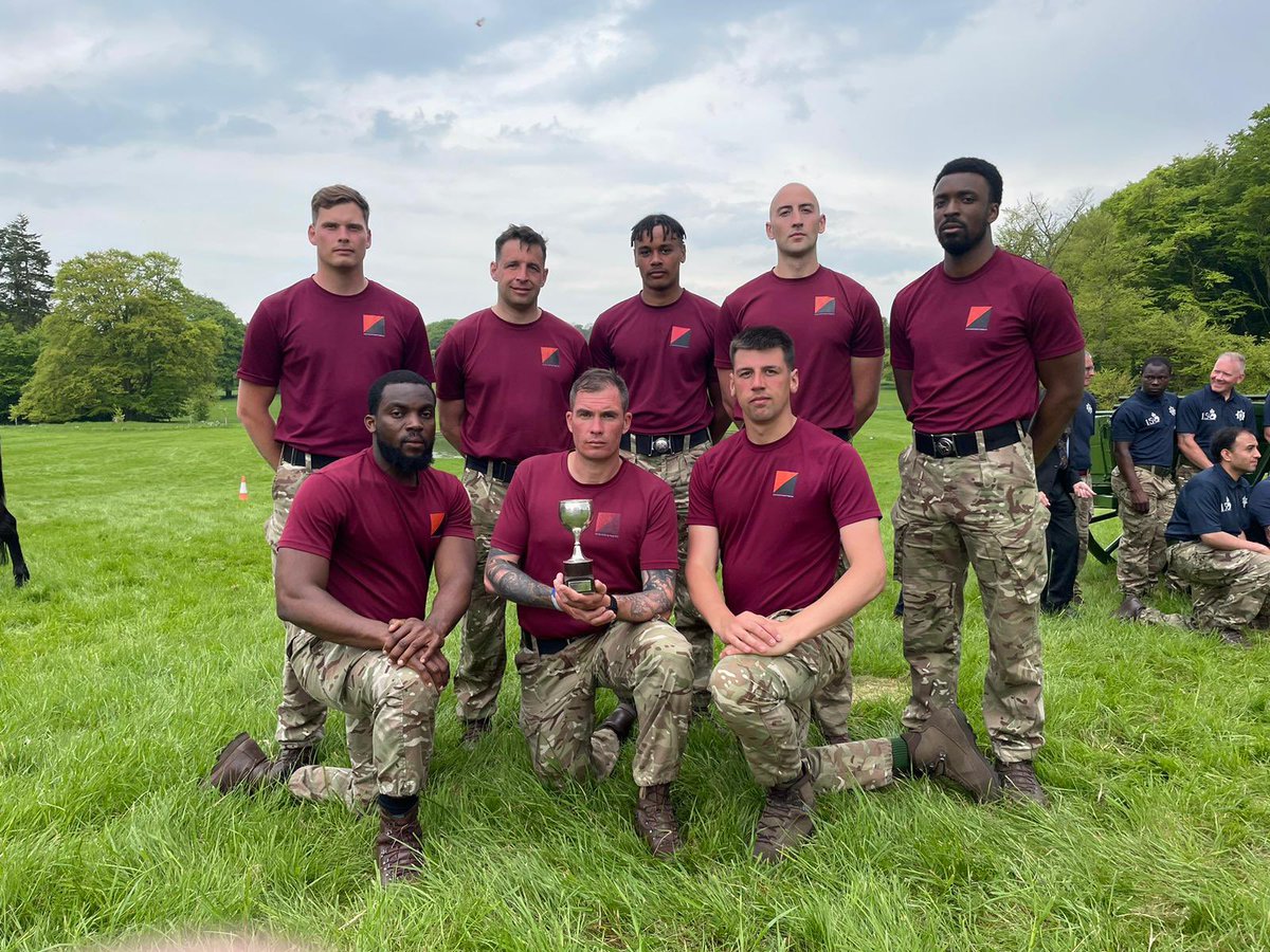 Great job by our team from 82 Sqn in Ex WAGON CHALLENGE this weekend, coming first in the tug of war 🏆 The challenges replicated the experience of the Wagoner’s Special Reserve who drove horse drawn wagons in WW1 delivering materiel to the front line 🔴⚫️ @UKArmyLogistics